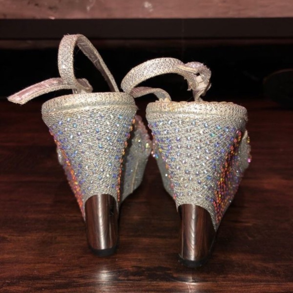 Heels - Picture 2 of 3